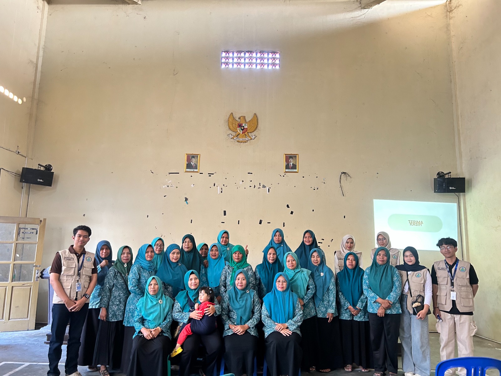 Edukasi Artificial Intelligence (AI) dan Literasi Digital bagi Masyarakat Desa Jatipecaron