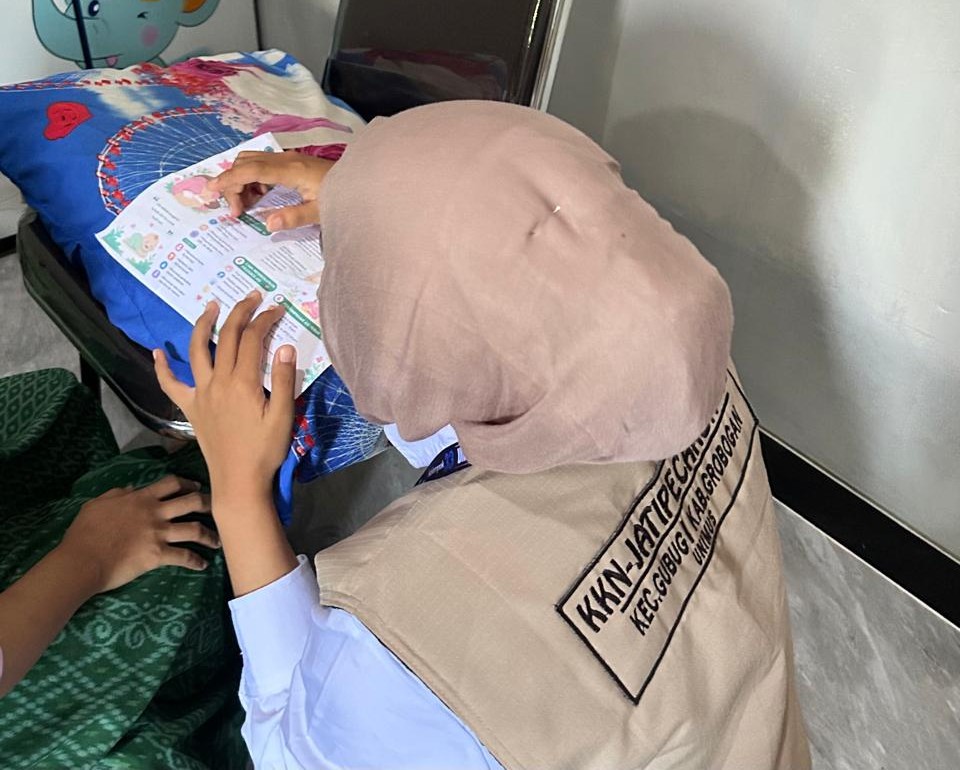 Edukasi ASI Eksklusif dan Pijat Laktasi bagi Ibu Postpartum Desa Jatipecaron