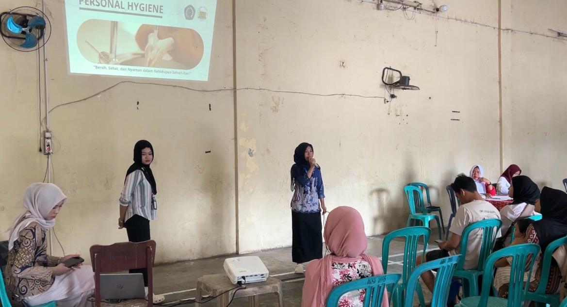 Edukasi Kesehatan Tentang Pencegahan Stunting Sebagai Upaya Meningkatkan Pengetahuan Masyarakat Di Desa Jatipecaron
